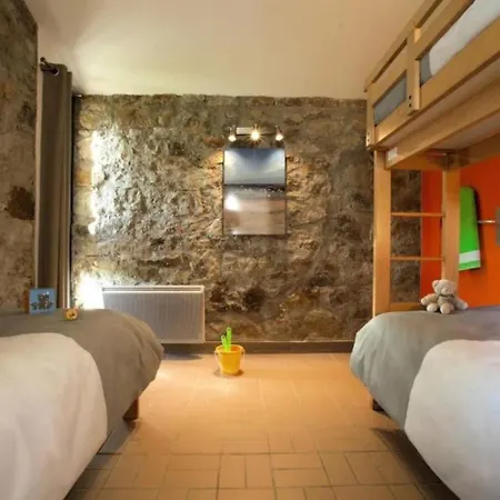 Campsite Zecamping 3 Etoiles Animaux Acceptes Piscine Et Canoe Kayak 3*